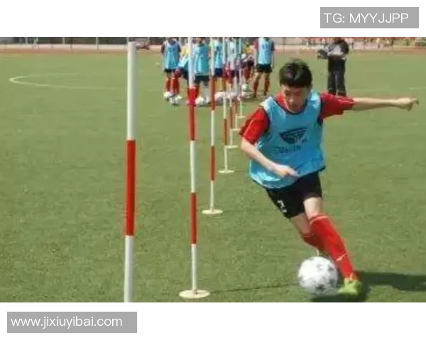 掌握足球运球技巧的全面教学视频助你提升球技与比赛表现